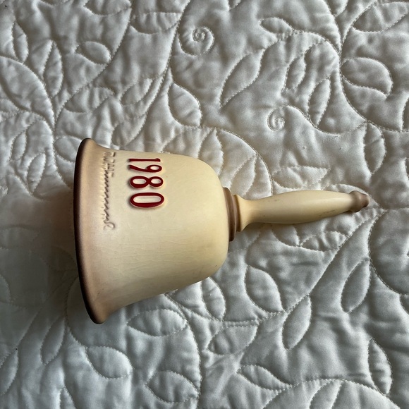 Goebel Hummel Third Edition Annual Bell #702, - Picture 3 of 6